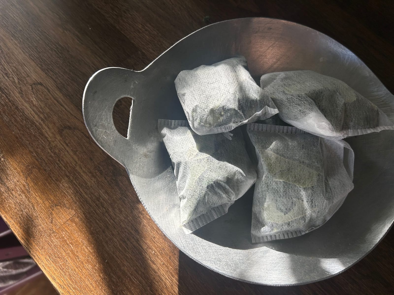 枇杷の葉で足湯