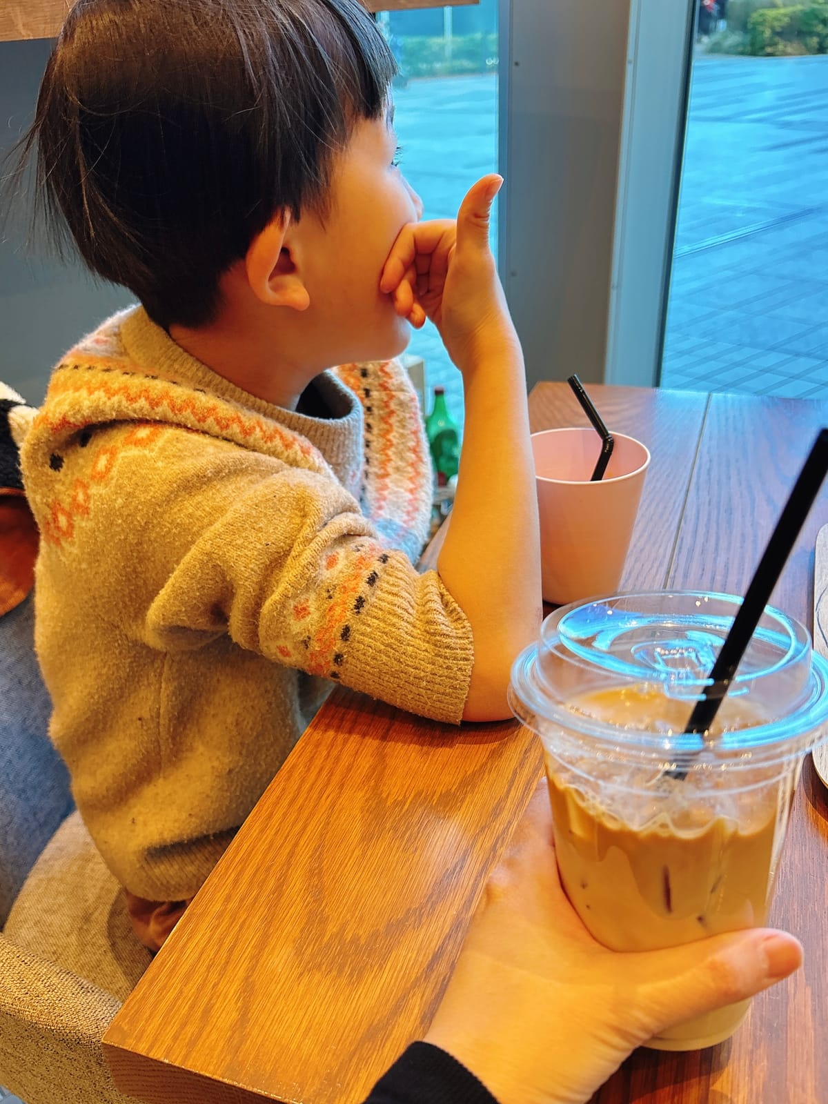長男とお茶、我が家のダンボールピンボール