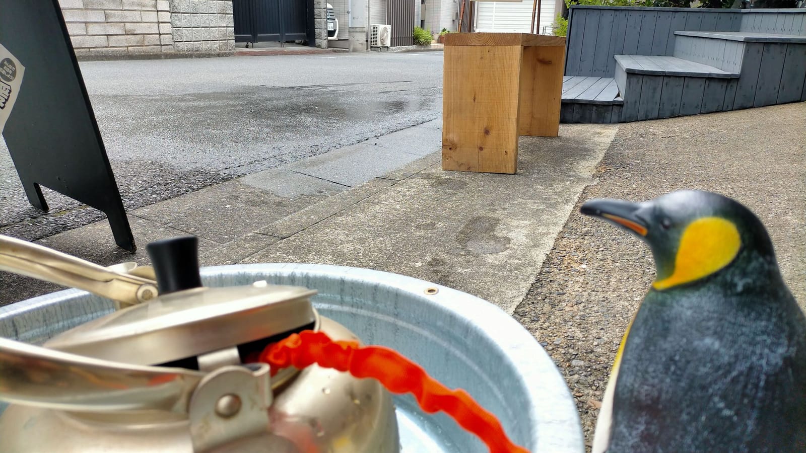 天の打ち水は暑い
