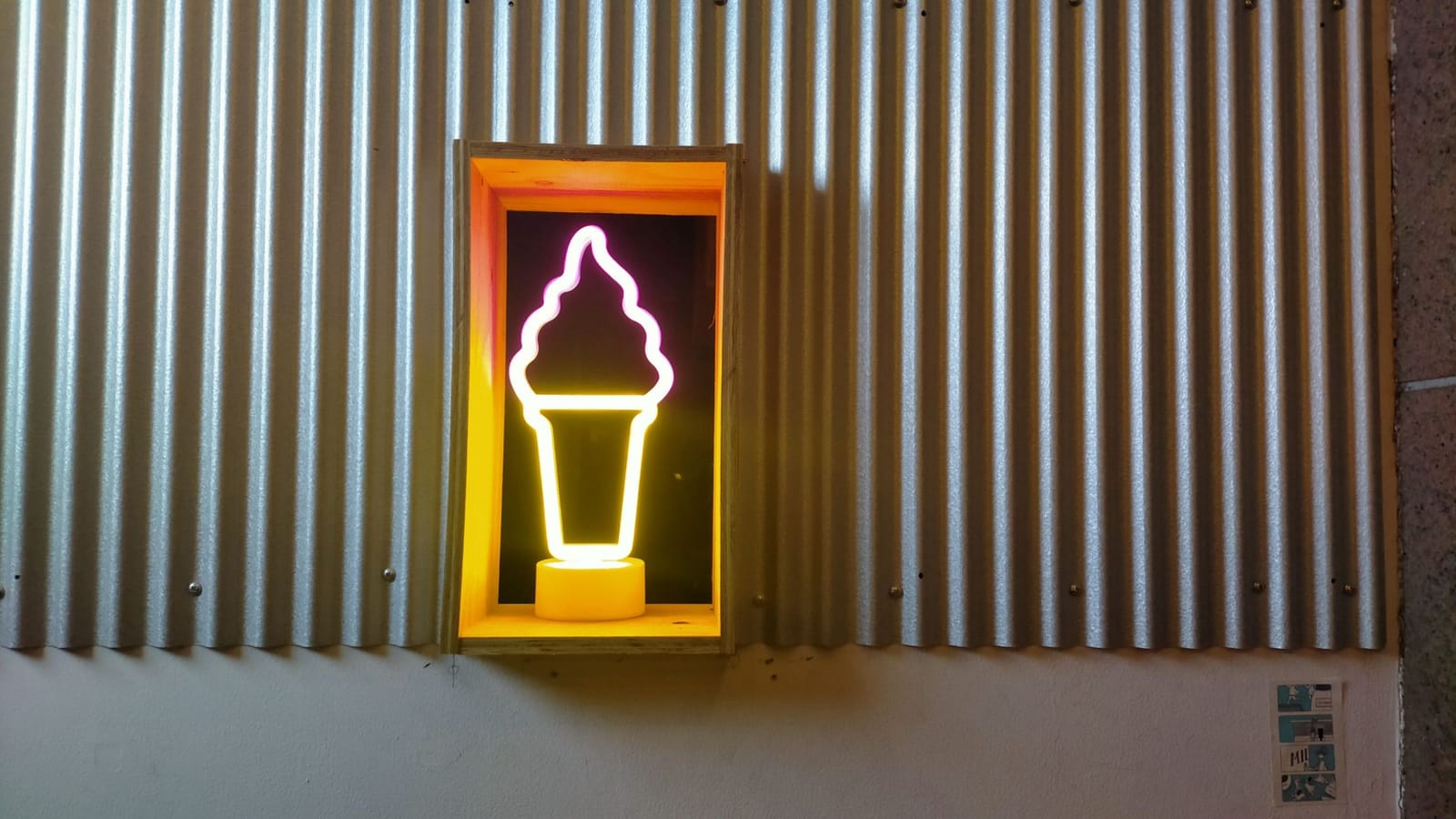 茗荷谷の店窓から