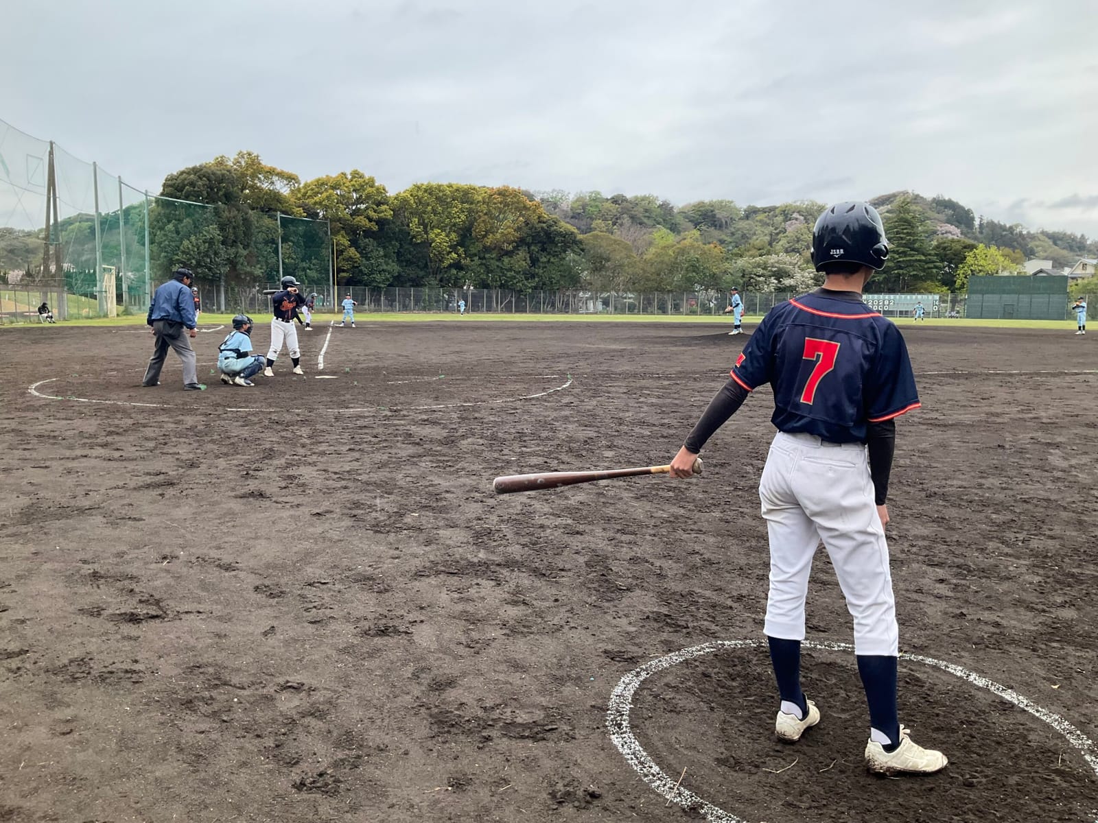 冷たい雨の中の敗戦