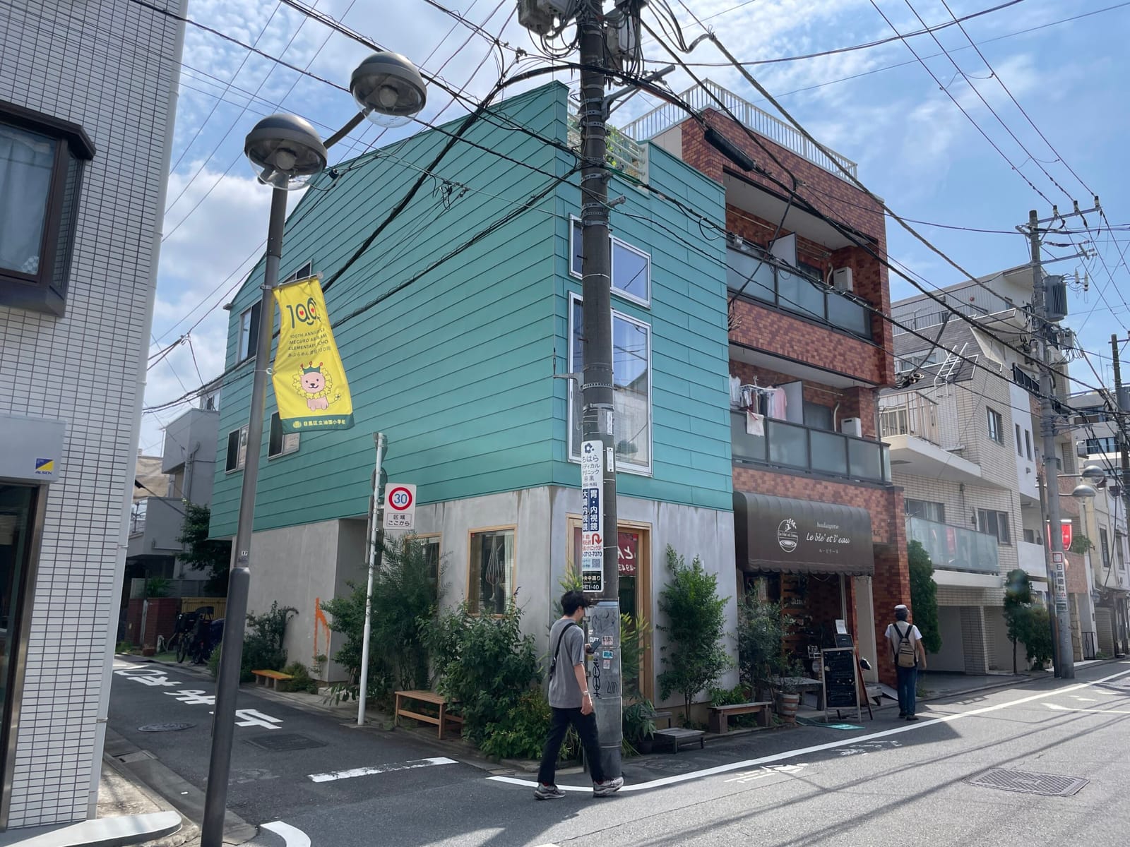 かつての担当物件で新しい仕事の打合せ