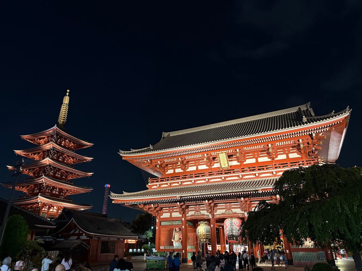 夜の浅草寺