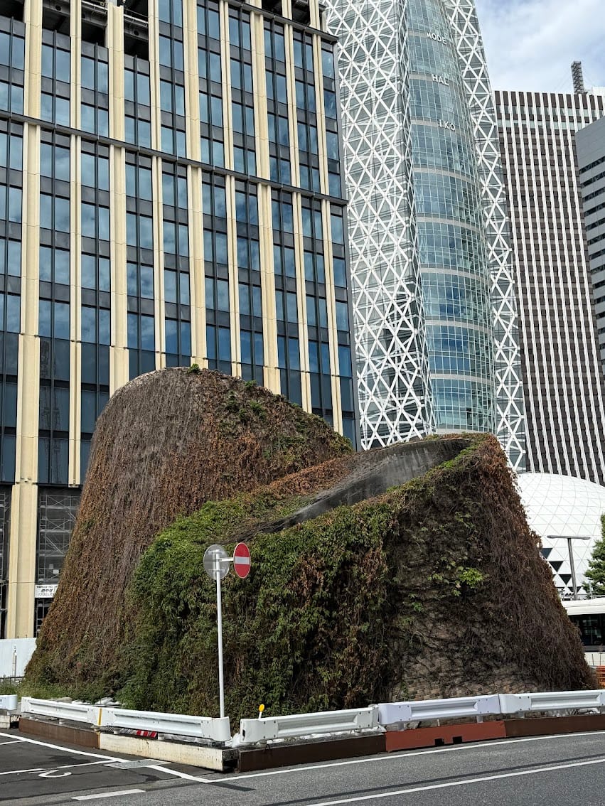 新宿駅前のコレ