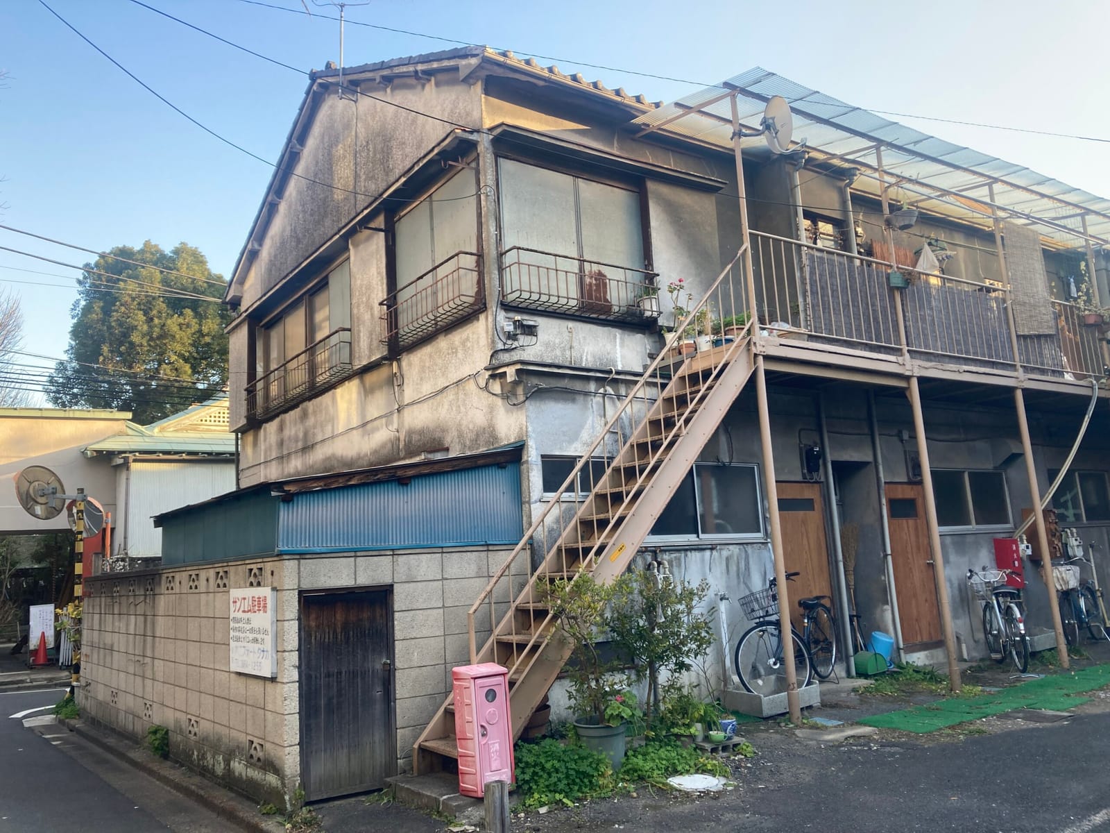 無言の笑み