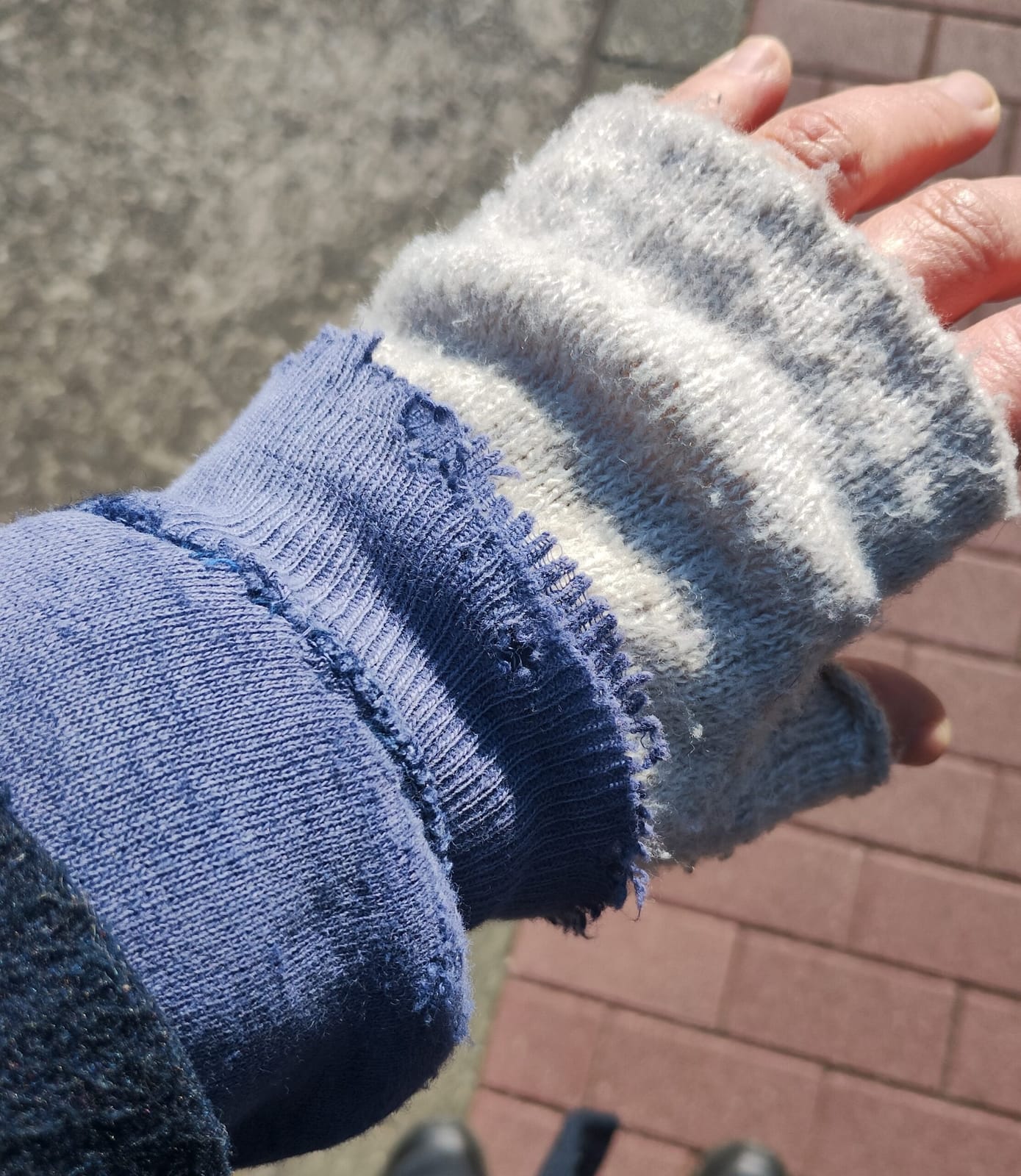 通勤時の手が