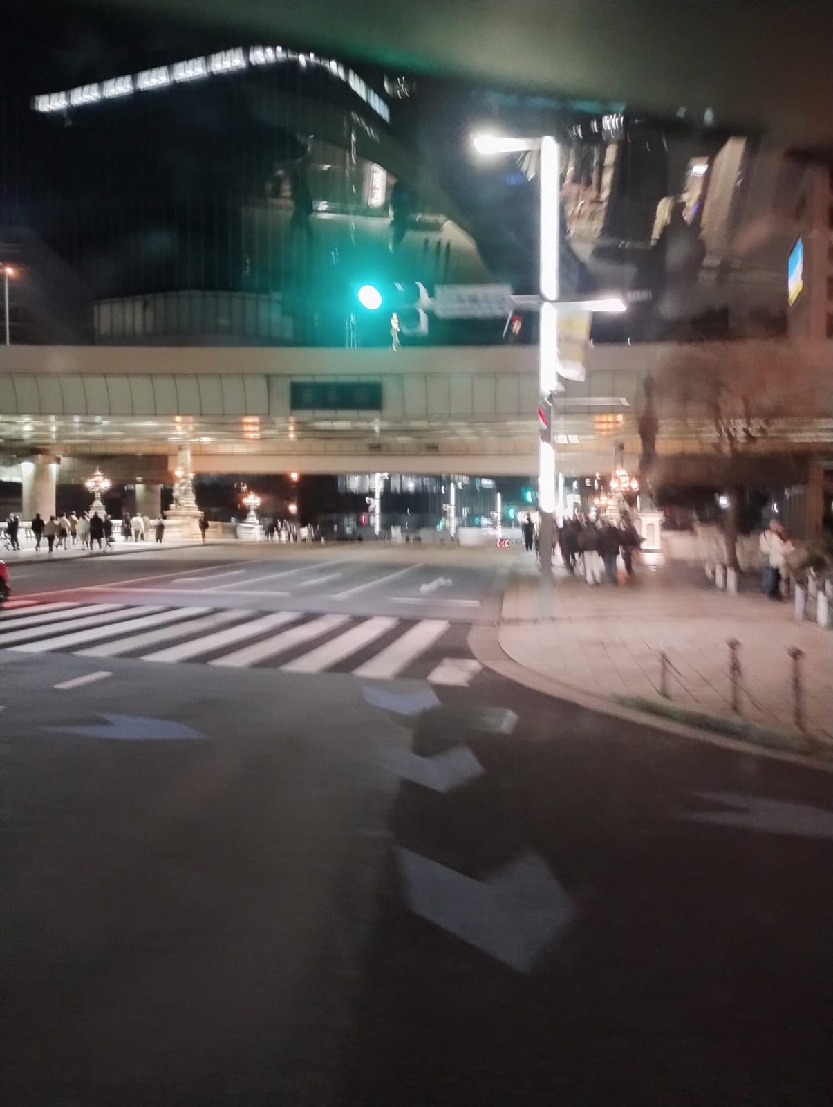 ビルの谷の耳ゆみ