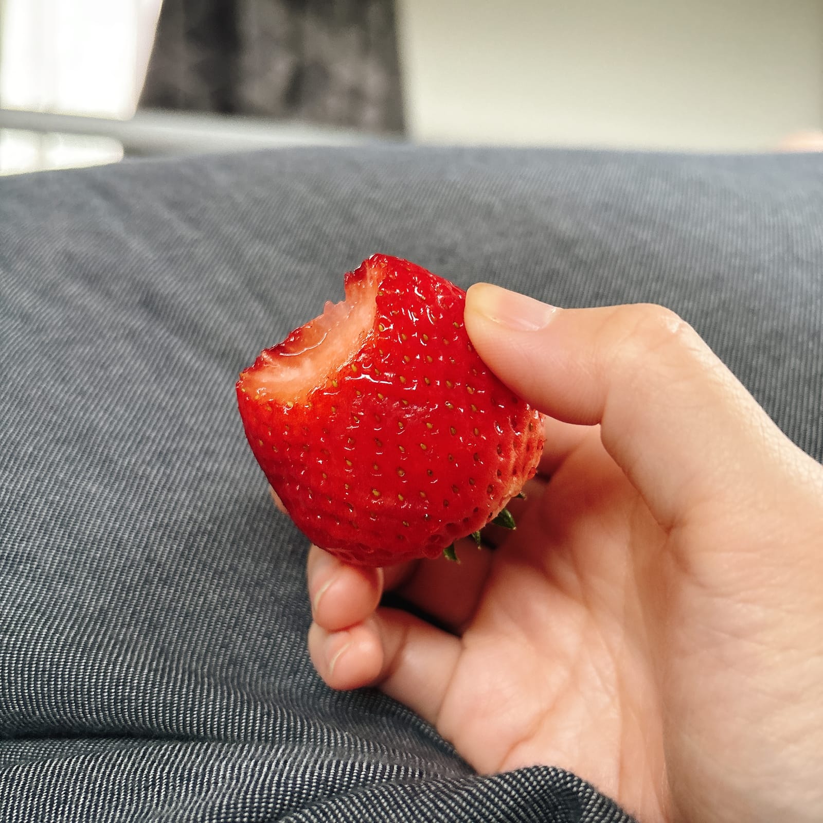 ベッド、いちご