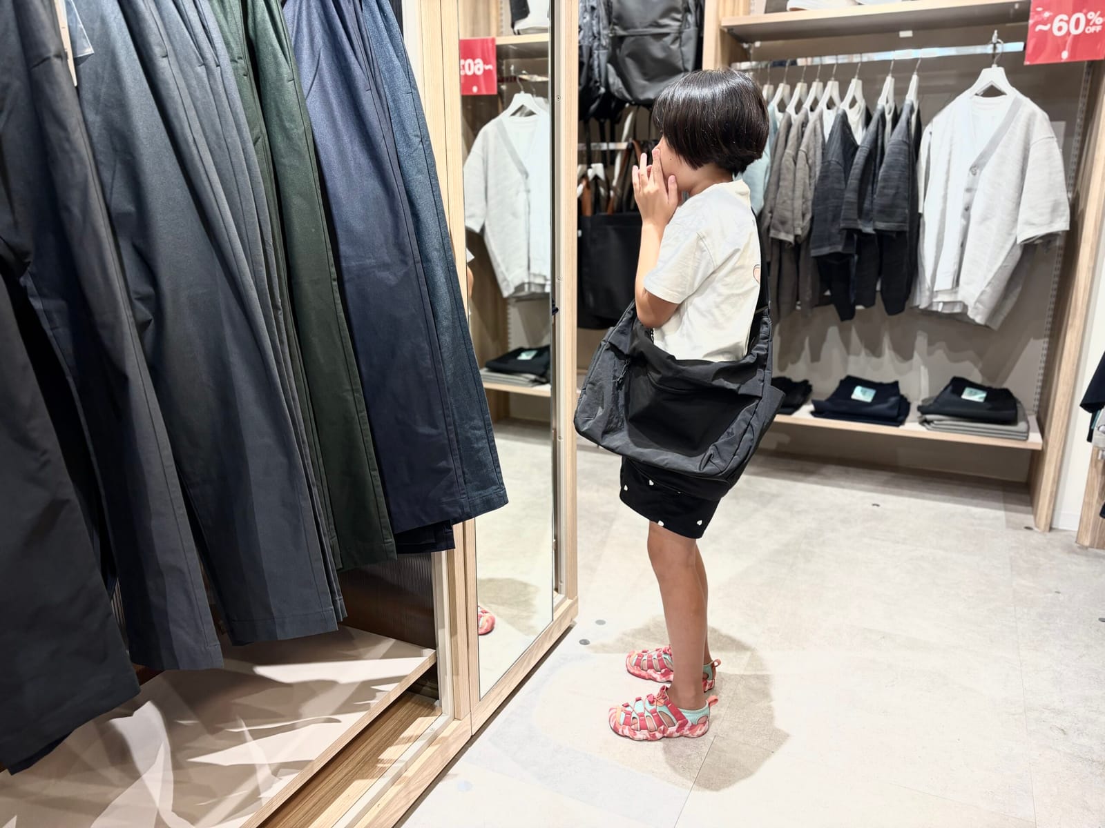 ¥3,490 撥水ライト9ポケットショルダー（GLOBAL WORK）