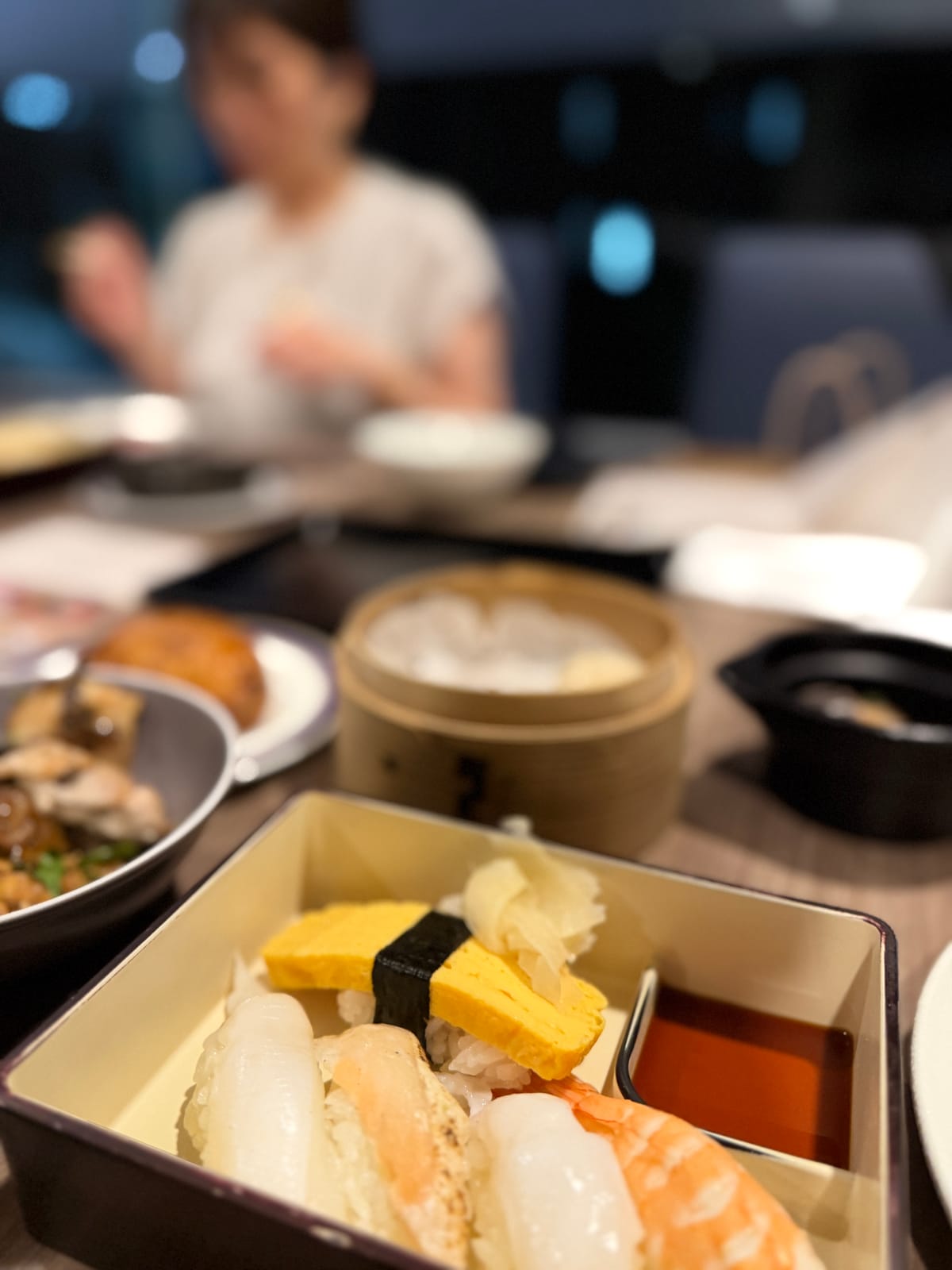 明日は休みな金曜日