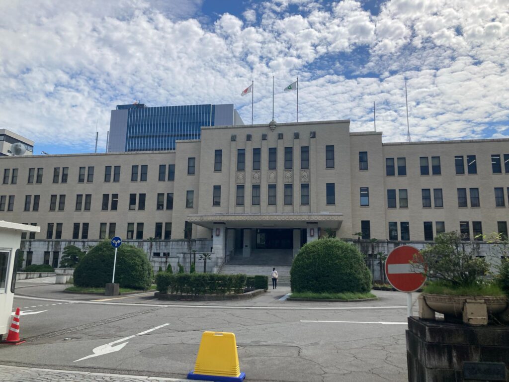 出張しても逃げられない