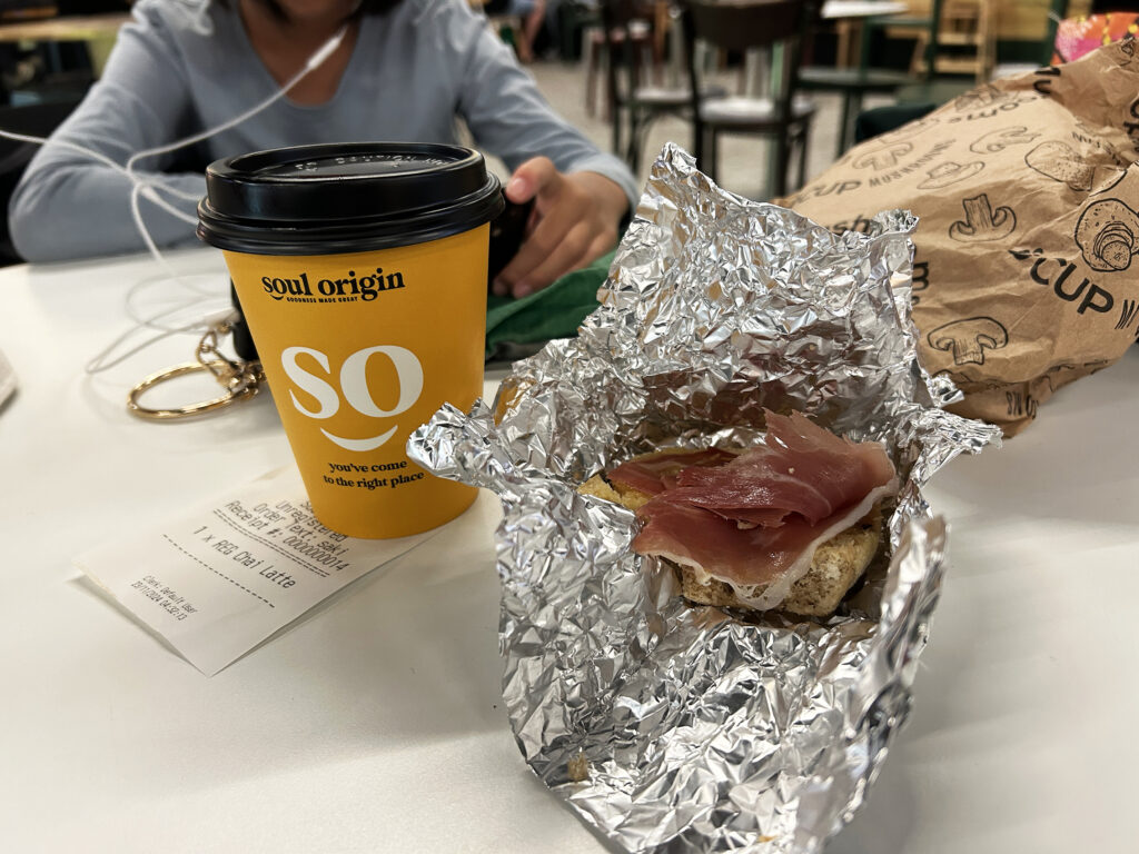 ¥580 REG Chai Latte（メルボルン空港）