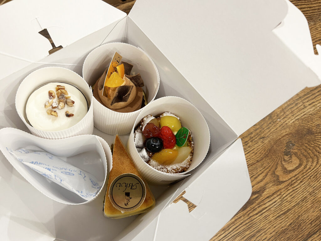 ¥2,320 ケーキ４つ（ガトー葦 藤沢ルミネ店）