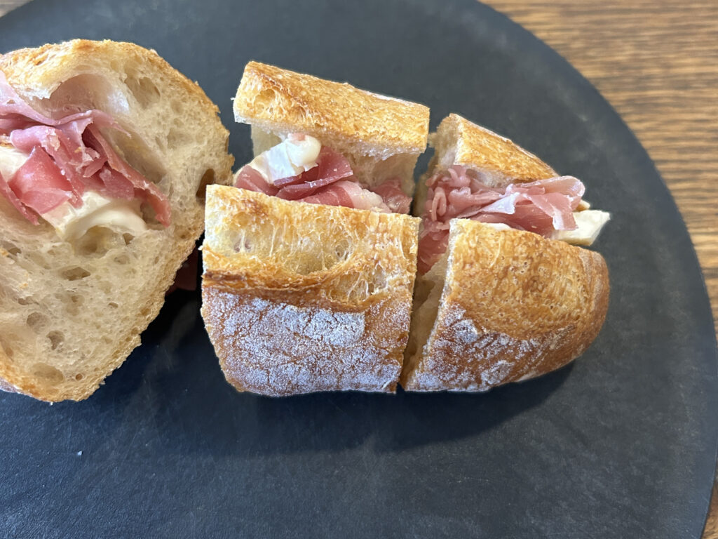 ¥1,000 バゲットなど（LWAN BAKES）