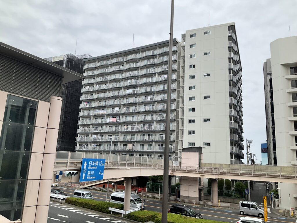 歩道橋で再会