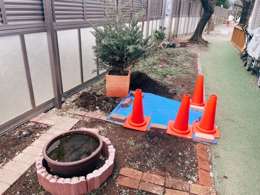 穴を掘る