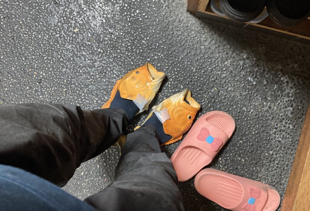 ぎょっと凝視
