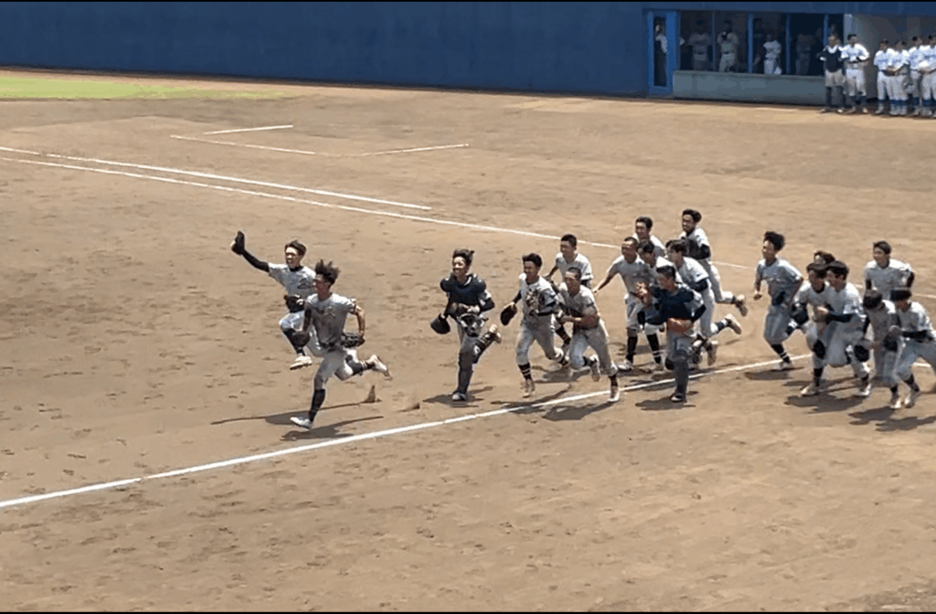 勝利の笑顔