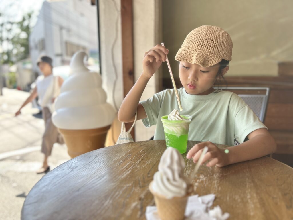 ¥430 ソフトクリームソーダ（モーモーズ）