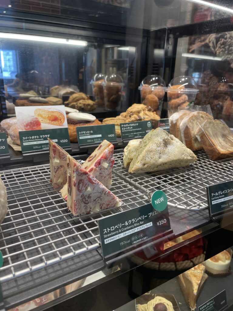 クランベリーブリスバーとジンジャーブレッドラテは冬の入口