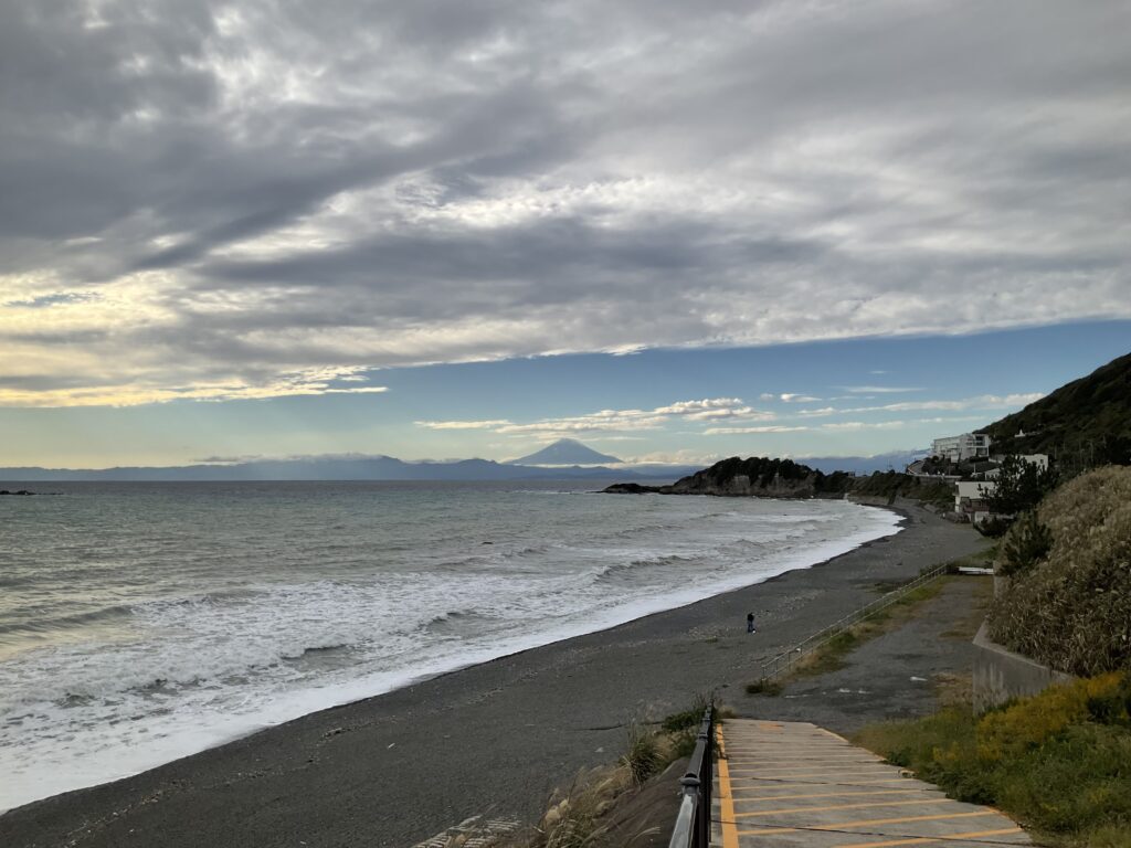 連休初日は晴れず