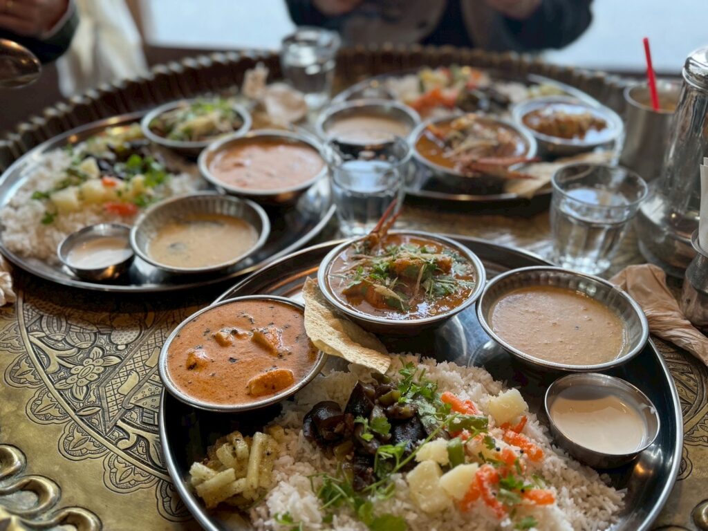 ¥2,640 カレー2種盛り（Spice tree）