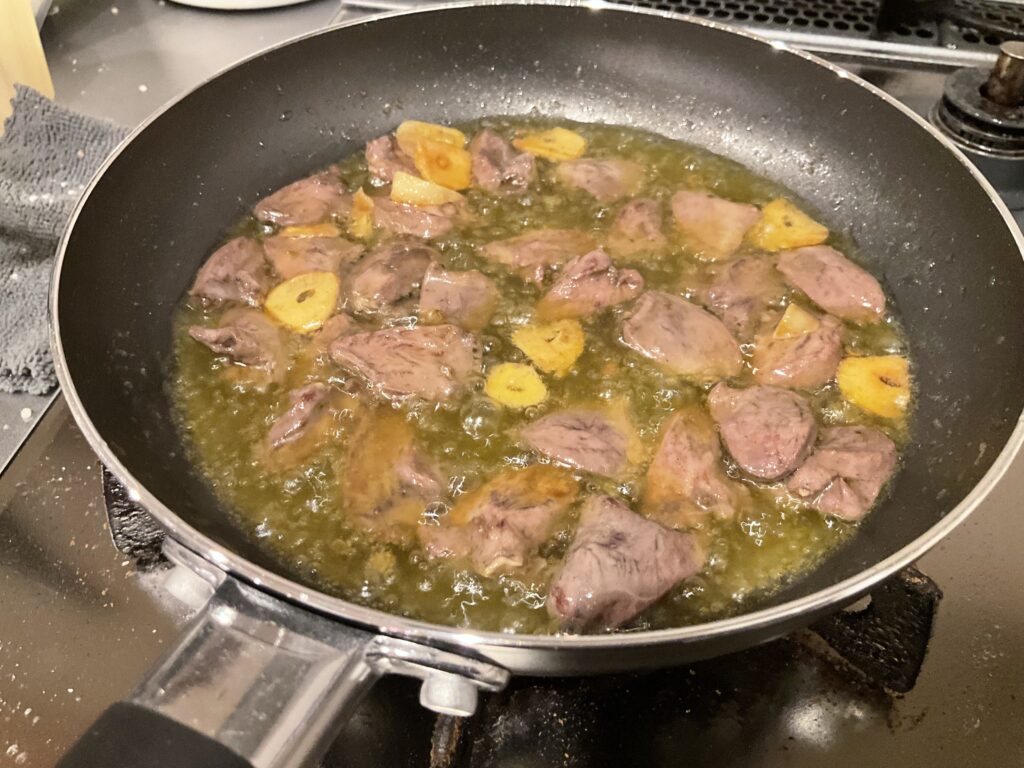 アヒージョ的な鳥ハツ