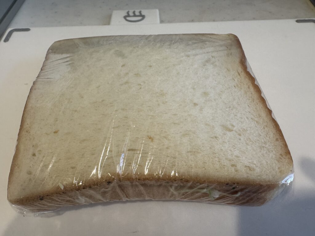 サンドイッチはラップでくるむに限りますね