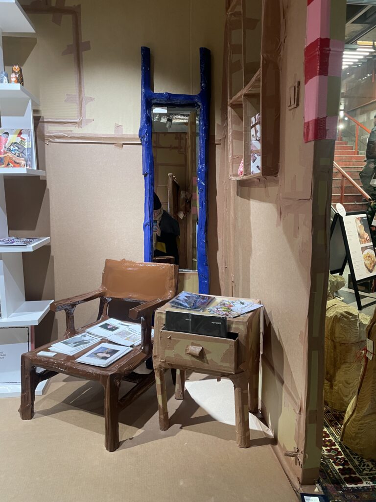 「頑張った一年の締めくくりに、自分へのご褒美を。」／中央・総武線車内広告