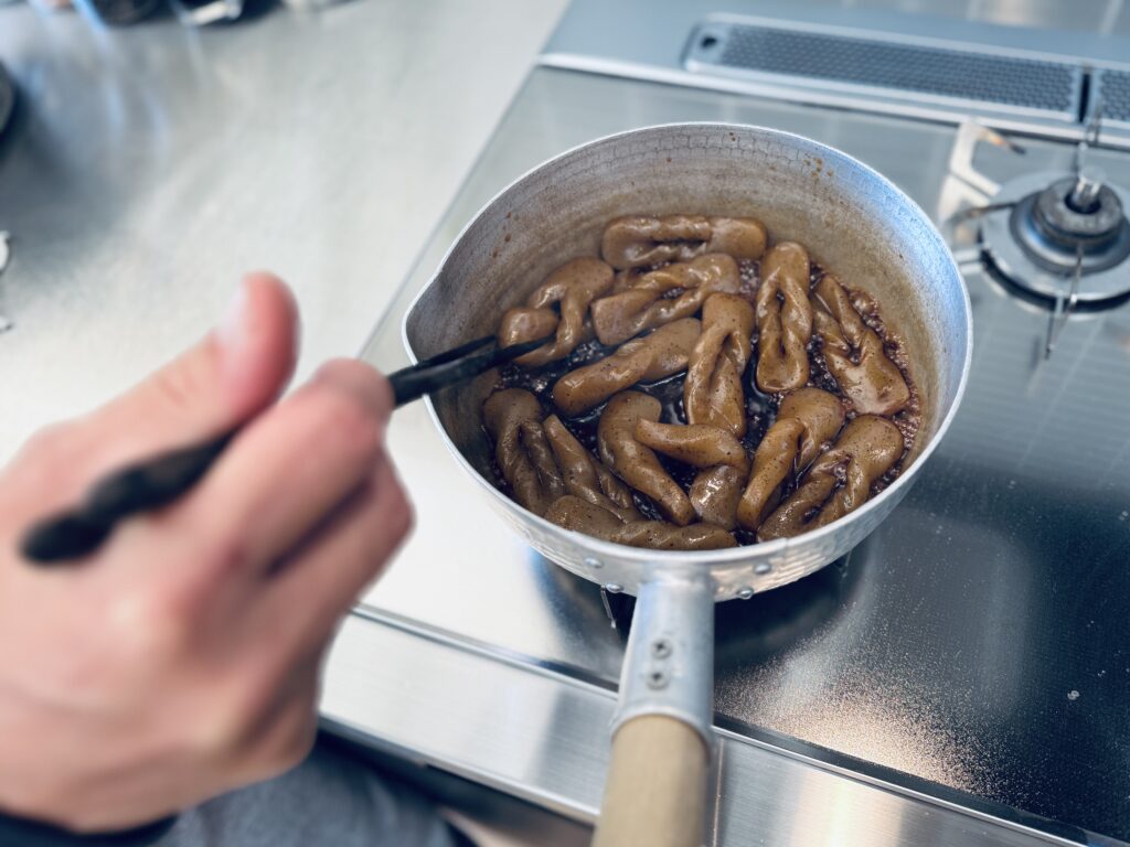 ねじる父とちぎる母