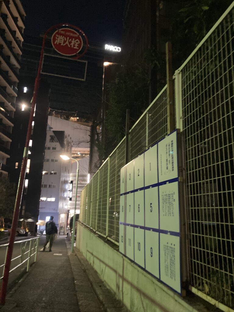 コメディー映画の主役のように