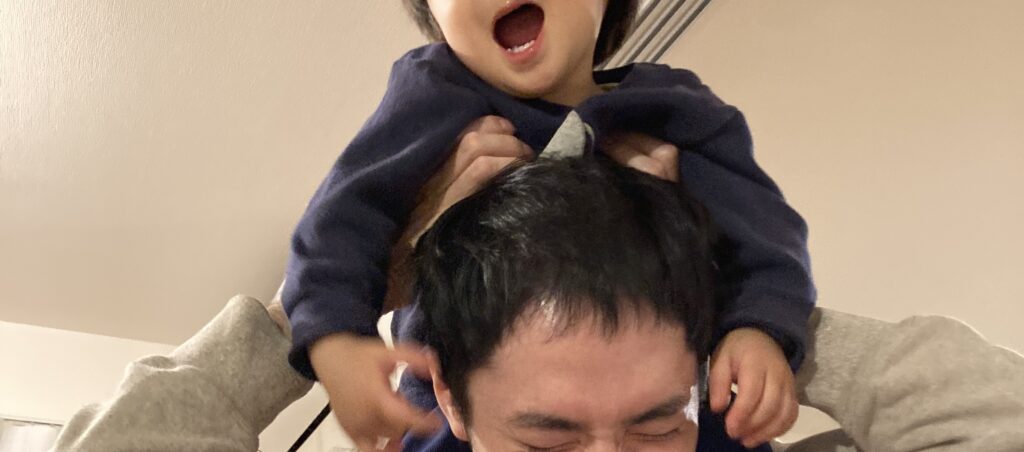 黒い雲がすごい速さで