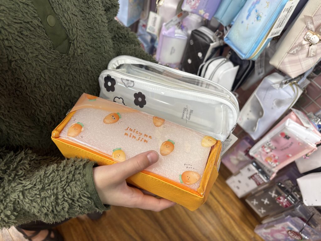 ¥1,848 ジューシーなニンジン筆箱