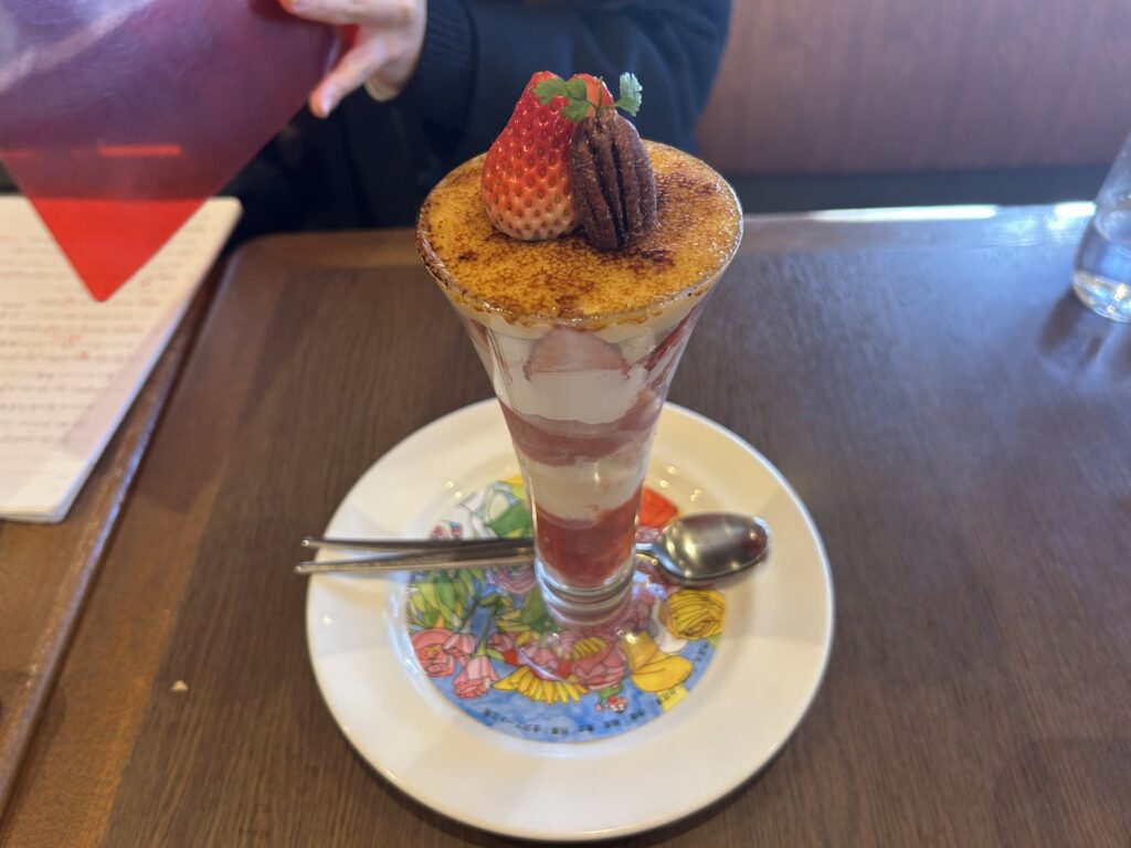苺のパフェ