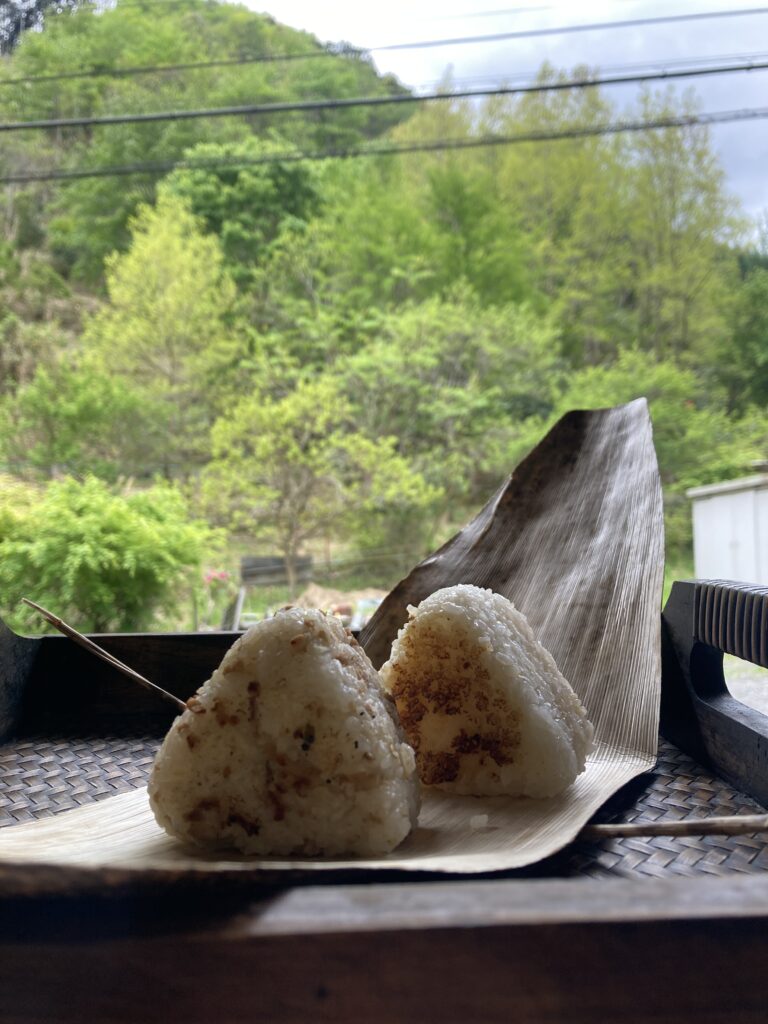 おともにおにぎり